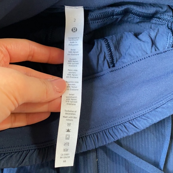 Beyond the studio 25” crop true navy size 2 lululemon nwt - Picture 5 of 16